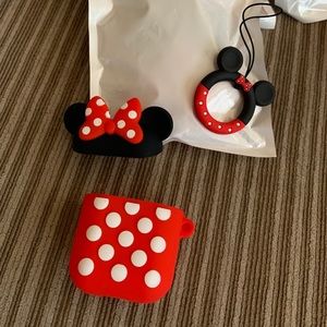 Minnie mouse airpod case!
